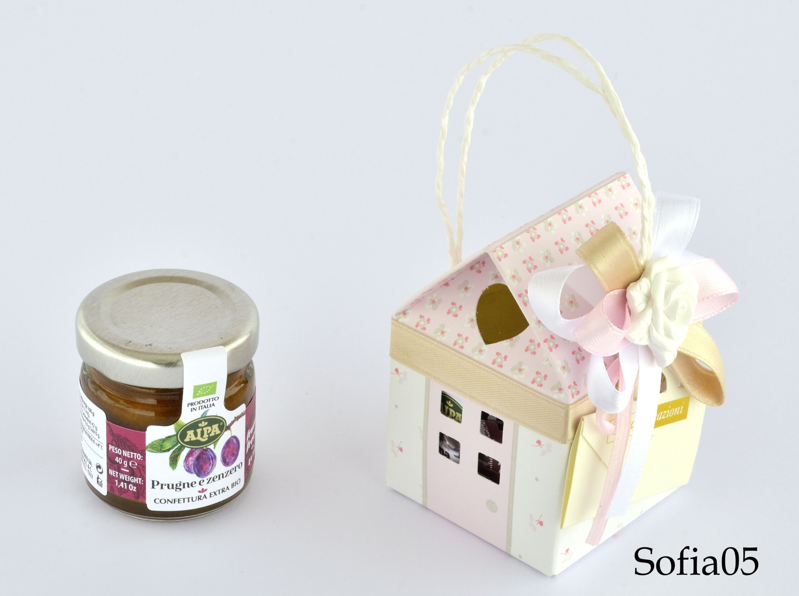 CASETTA PICCOLA CON MARMELLATA DA 40GR CM 5X5XH.8 SOFIA CASETTA PICCOLA CON MARMELLATA DA 40GR CM 5X5XH.8 SOFIA