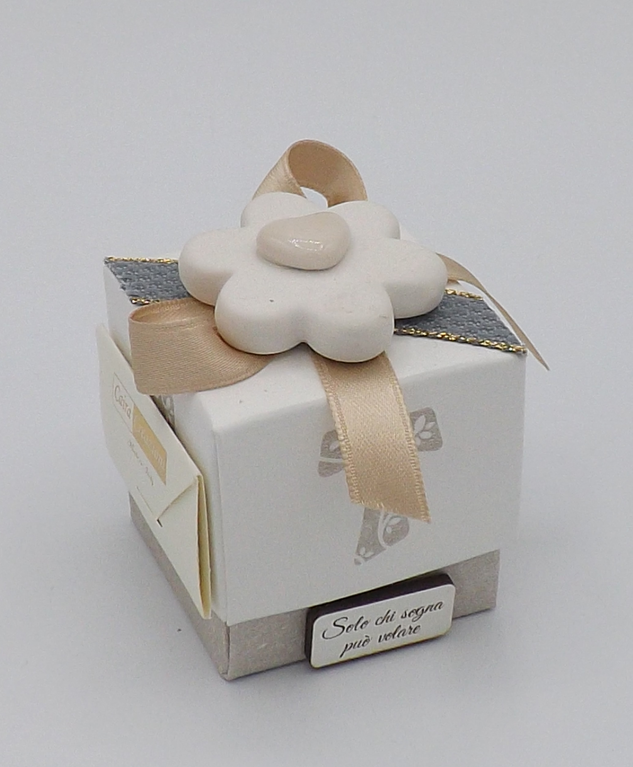 SCATOLA FLEUR P/CONFETTI C/FIORE PORCELLANA BENEDETTA (5X5XH.7) SCATOLA FLEUR P/CONFETTI C/FIORE PORCELLANA BENEDETTA (5X5XH.7)